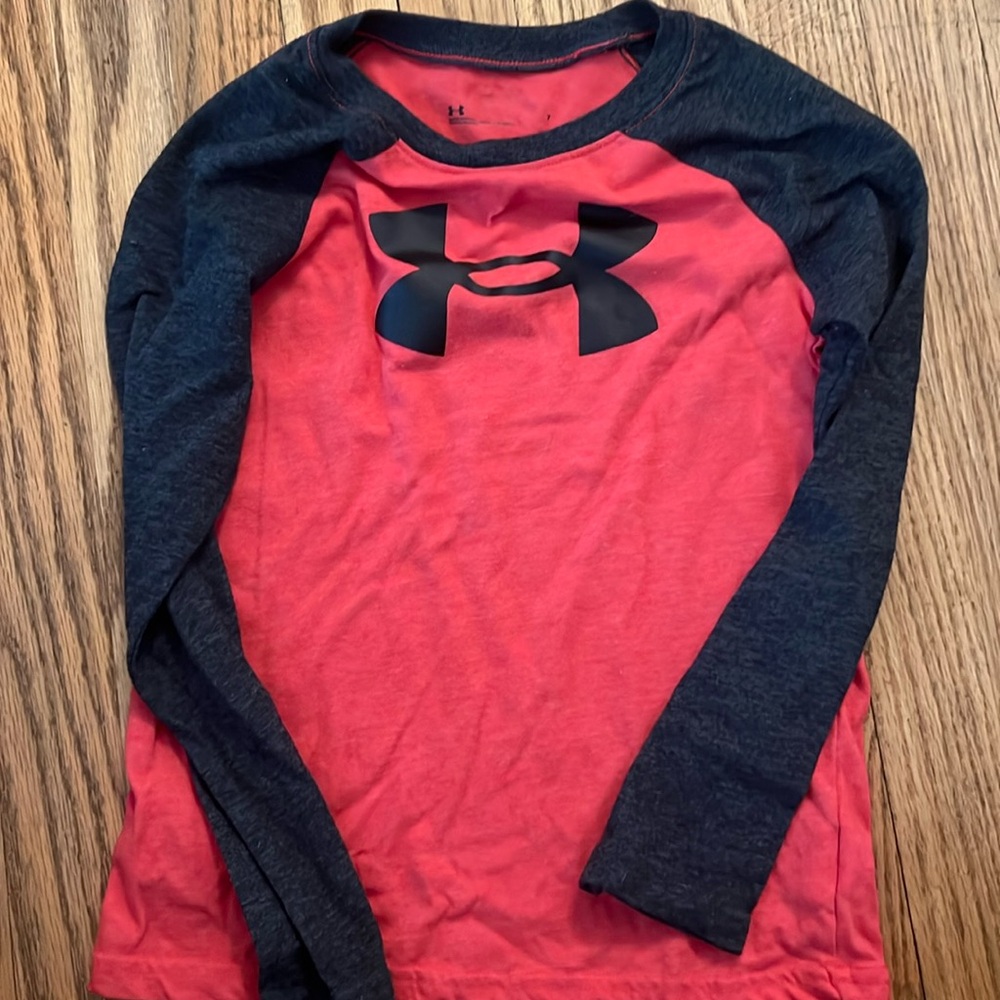 Under armour long sleeve tee in red and dark gray size 7